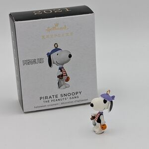 Robert Chad 2021 Hallmark Keepsake ornament, Pirate Snoopy miniature
